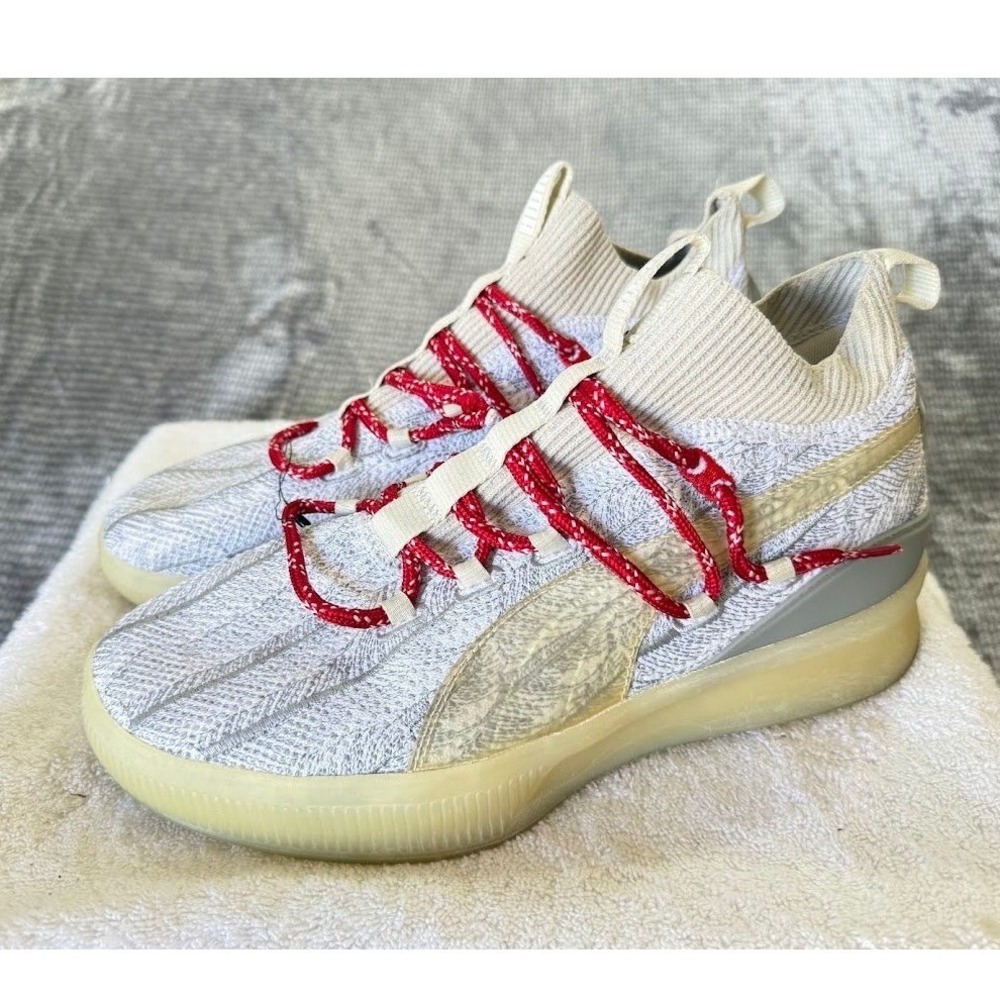 Puma Clyde Court Peace on Earth White Tan Red 191896-01 Mens Size 10 Basketball